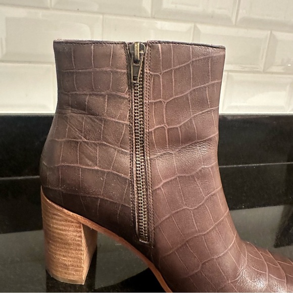 MADEWELL The Mira Side-Seam Ankle Boot in Croc Embossed Leather 9.5 Heel Bootie - Picture 9 of 15